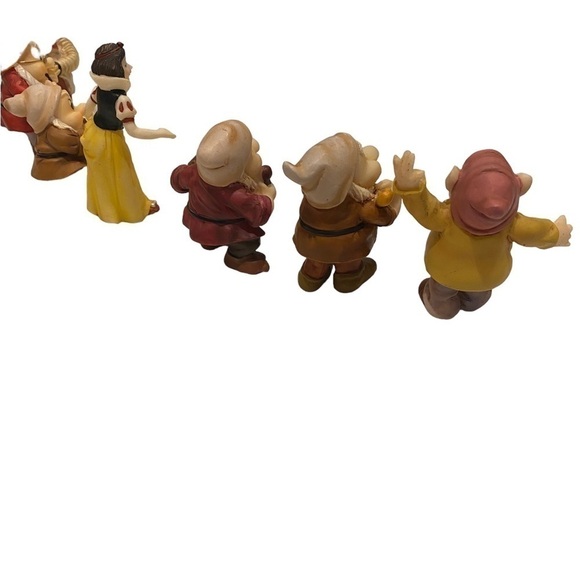 Snow White and the Seven Dwarfs Figurines. Can be used as Cake Toppers - Picture 9 of 14